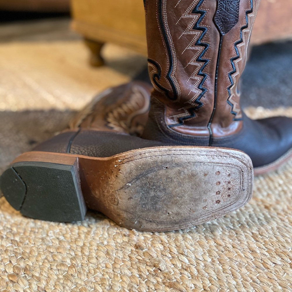 10.5 D Ariat cowboy heel in good shape
